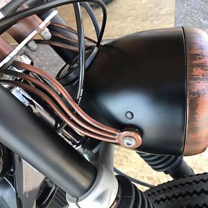 Black Motorcycles Bobber detalle faro